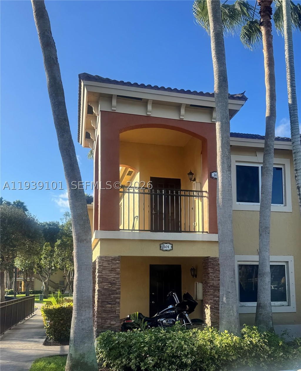 Real estate property located at 3390 10th St #201, Miami-dade, Monterey At Malibu Bay Co, Homestead, FL