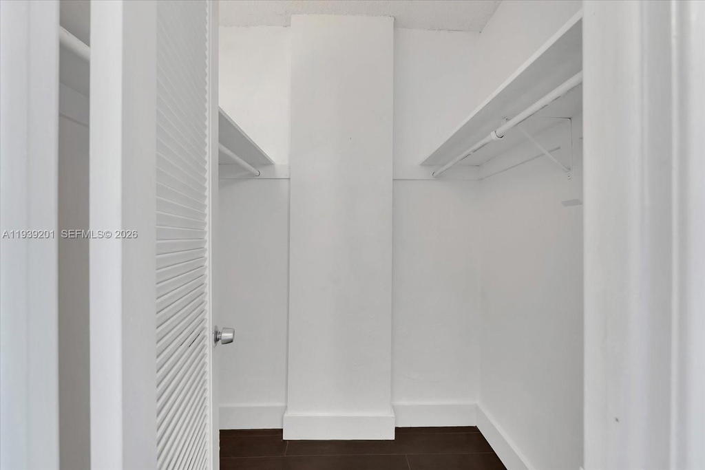 Real estate property located at 19390 Collins AV #1211, Miami-dade, Oceanview Building A Cond, Sunny Isles Beach, FL
