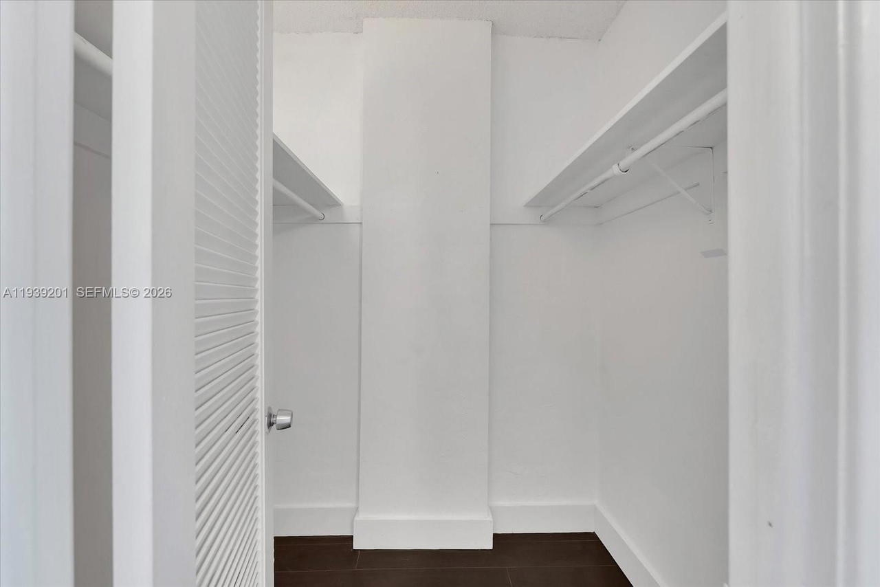 Real estate property located at 19390 Collins AV #1211, Miami-dade, Oceanview Building A Cond, Sunny Isles Beach, FL
