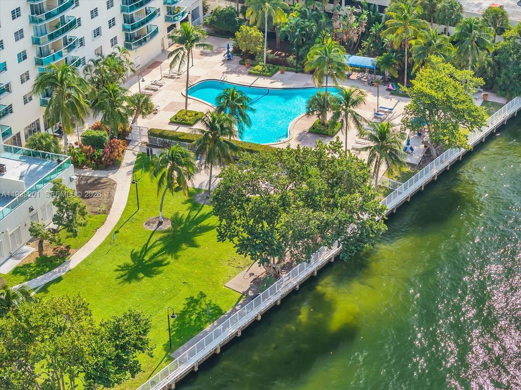 Real estate property located at 19390 Collins AV #1211, Miami-dade, Oceanview Building A Cond, Sunny Isles Beach, FL
