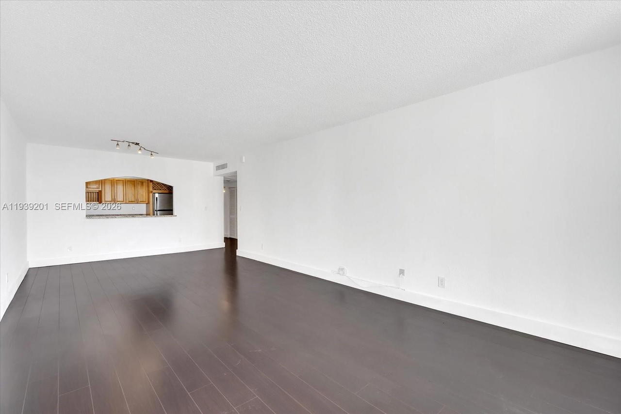 Real estate property located at 19390 Collins AV #1211, Miami-dade, Oceanview Building A Cond, Sunny Isles Beach, FL