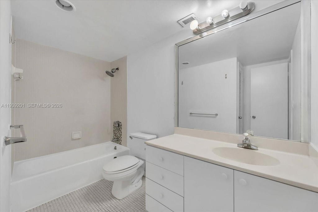 Real estate property located at 19390 Collins AV #1211, Miami-dade, Oceanview Building A Cond, Sunny Isles Beach, FL