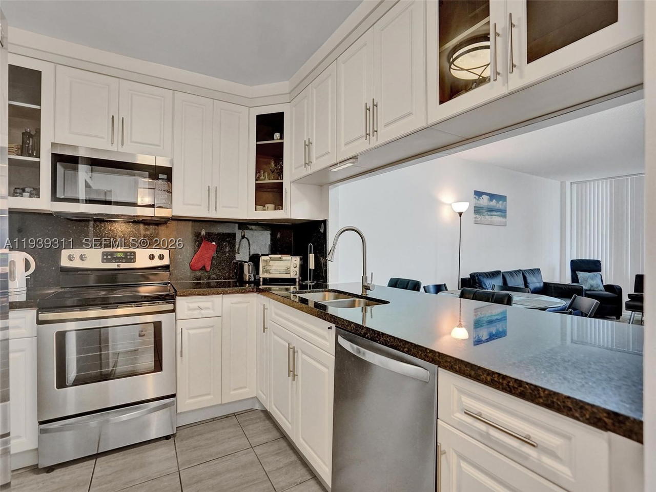 Real estate property located at 3725 Ocean Dr #520, Broward, Sea Air Towers Condo, Hollywood, FL