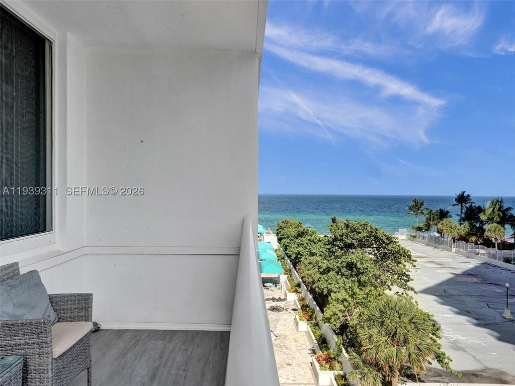 Real estate property located at 3725 Ocean Dr #520, Broward, Sea Air Towers Condo, Hollywood, FL