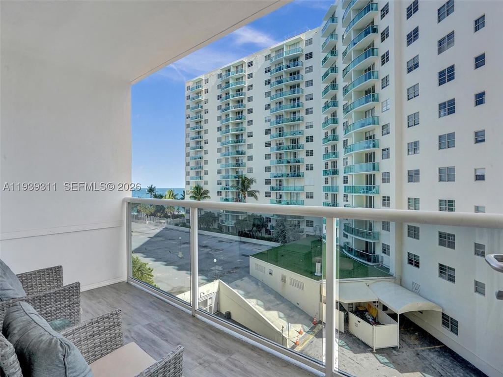 Real estate property located at 3725 Ocean Dr #520, Broward, Sea Air Towers Condo, Hollywood, FL