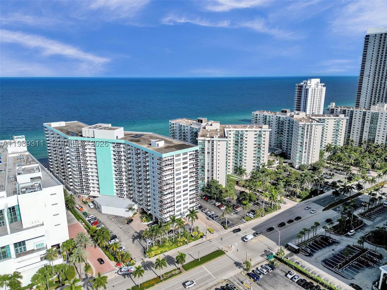 Real estate property located at 3725 Ocean Dr #520, Broward, Sea Air Towers Condo, Hollywood, FL