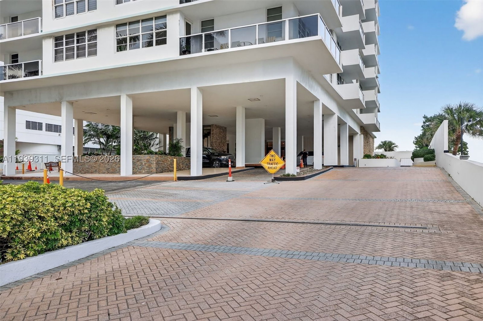 Real estate property located at 3725 Ocean Dr #520, Broward, Sea Air Towers Condo, Hollywood, FL