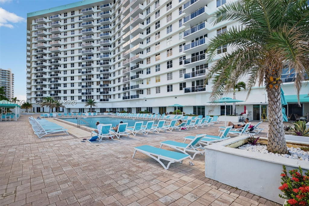 Real estate property located at 3725 Ocean Dr #520, Broward, Sea Air Towers Condo, Hollywood, FL