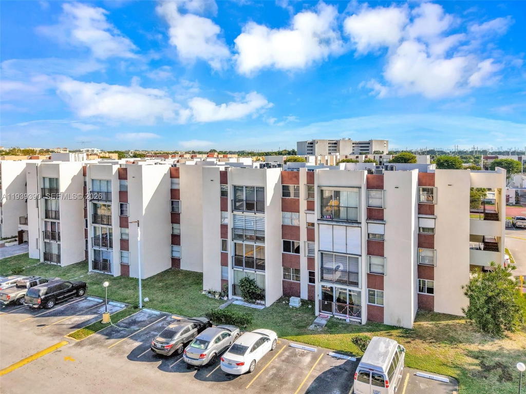 Real estate property located at 9441 4th St #309, Miami-dade, Versaille Gardens I Condo, Miami, FL