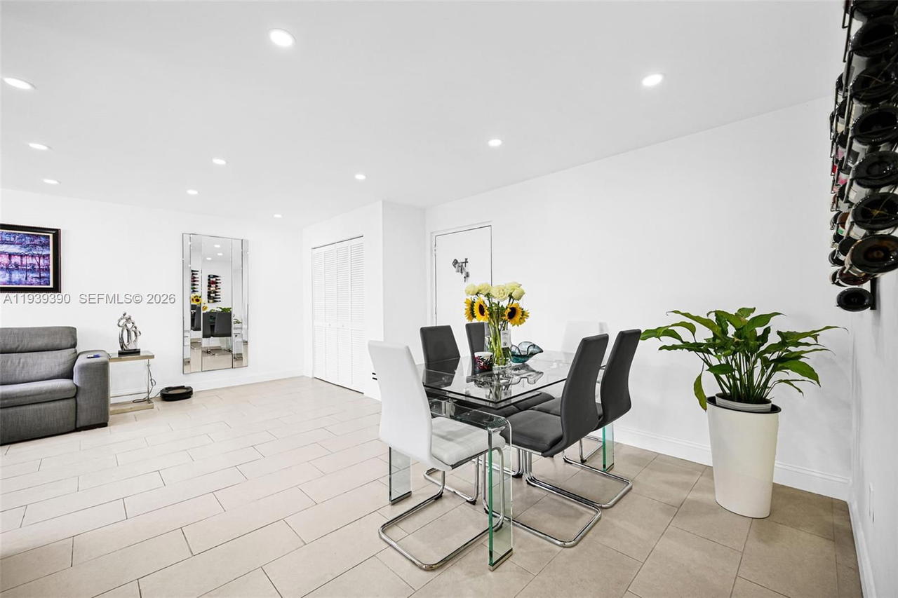 Real estate property located at 9441 4th St #309, Miami-dade, Versaille Gardens I Condo, Miami, FL