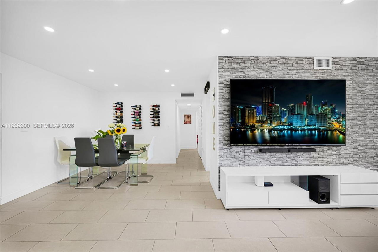 Real estate property located at 9441 4th St #309, Miami-dade, Versaille Gardens I Condo, Miami, FL