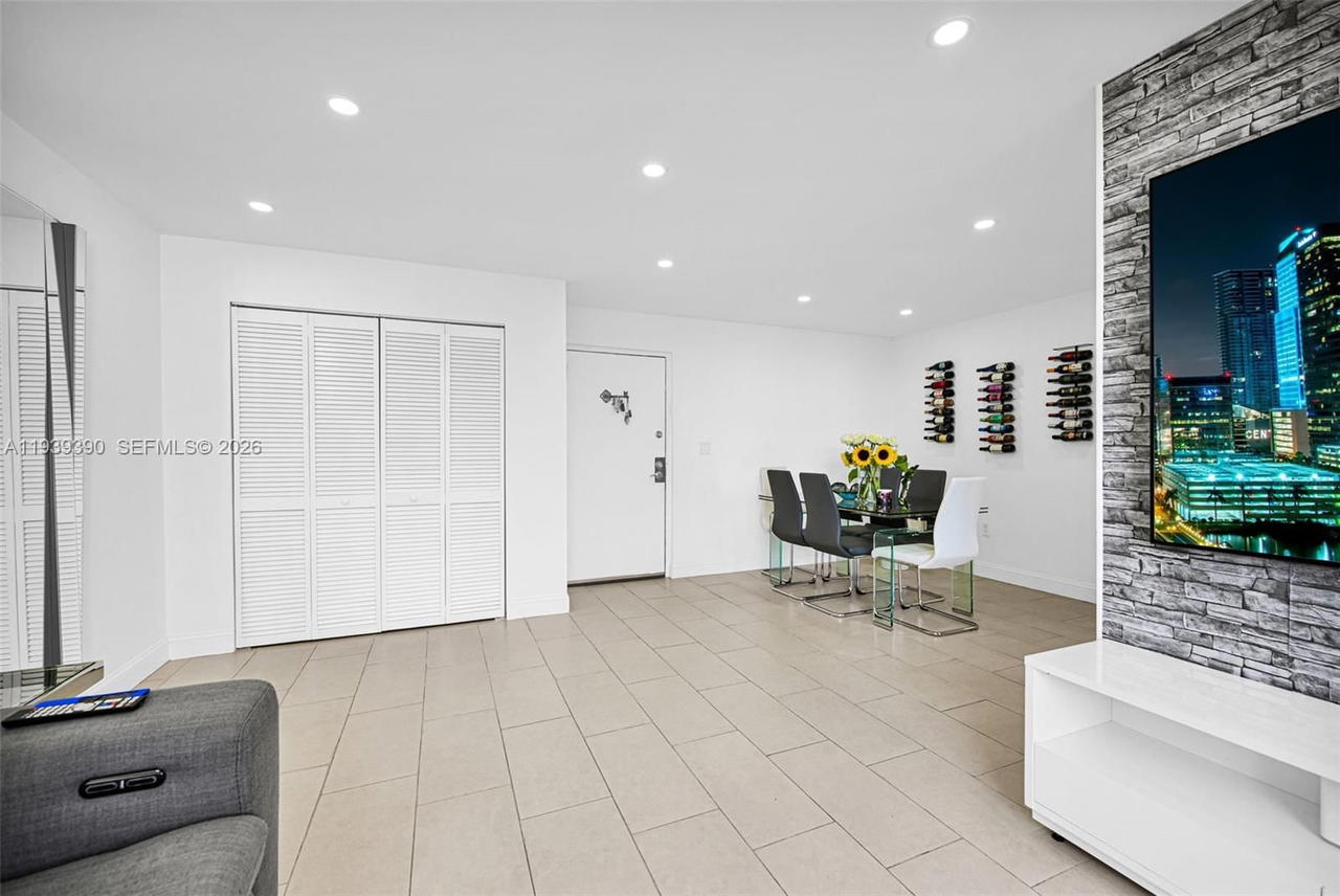Real estate property located at 9441 4th St #309, Miami-dade, Versaille Gardens I Condo, Miami, FL