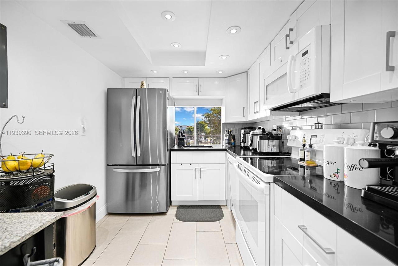 Real estate property located at 9441 4th St #309, Miami-dade, Versaille Gardens I Condo, Miami, FL