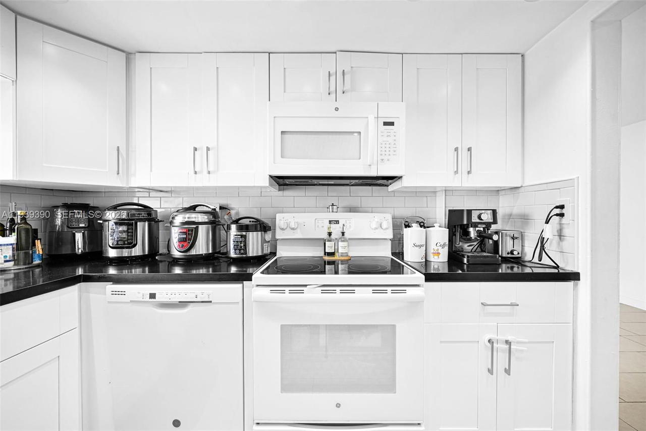 Real estate property located at 9441 4th St #309, Miami-dade, Versaille Gardens I Condo, Miami, FL