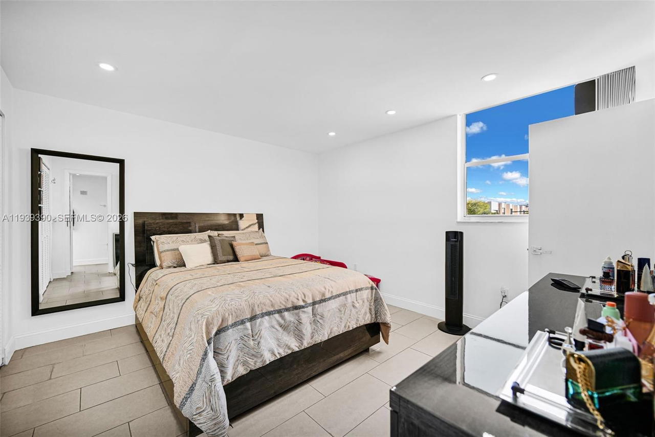 Real estate property located at 9441 4th St #309, Miami-dade, Versaille Gardens I Condo, Miami, FL