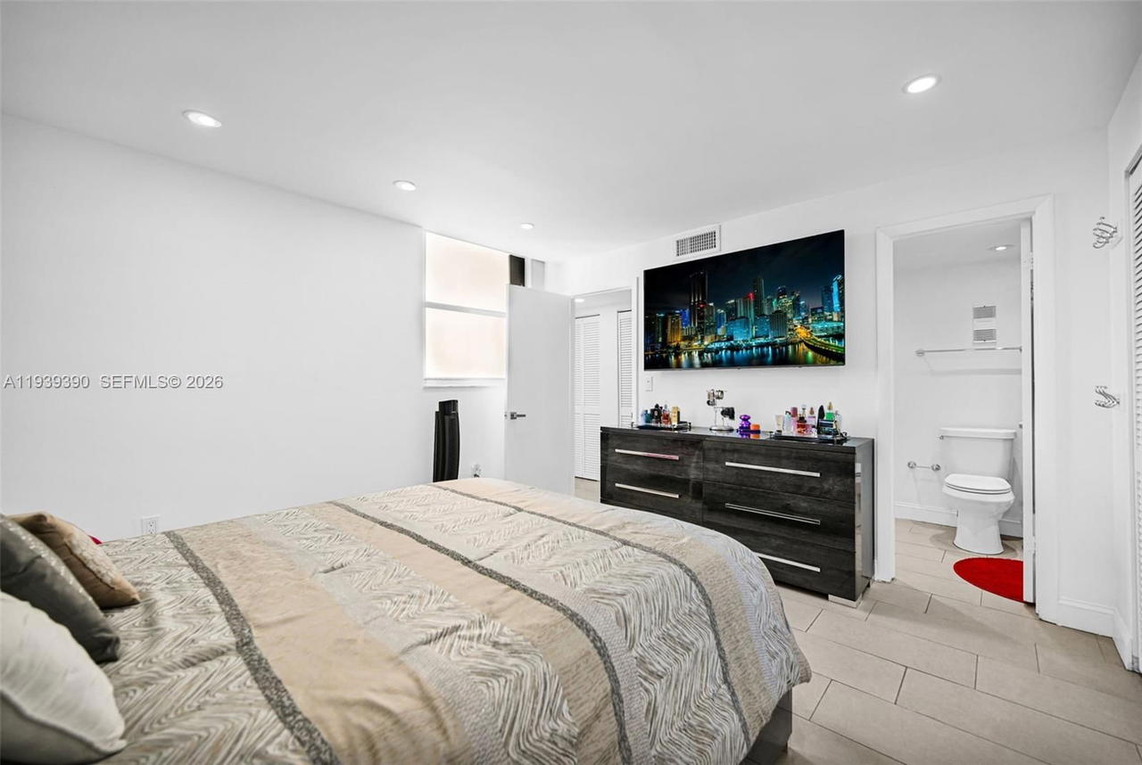 Real estate property located at 9441 4th St #309, Miami-dade, Versaille Gardens I Condo, Miami, FL
