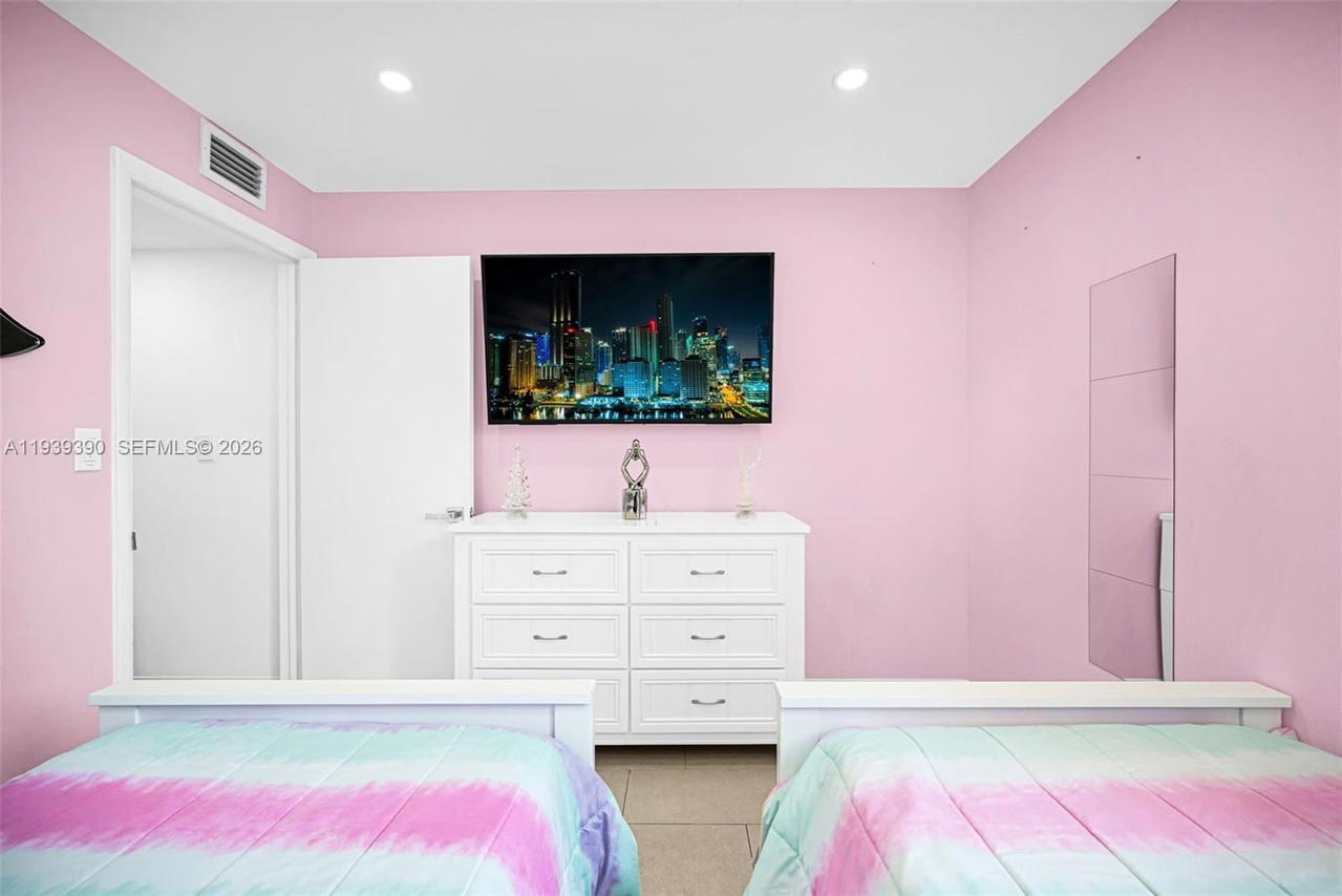Real estate property located at 9441 4th St #309, Miami-dade, Versaille Gardens I Condo, Miami, FL
