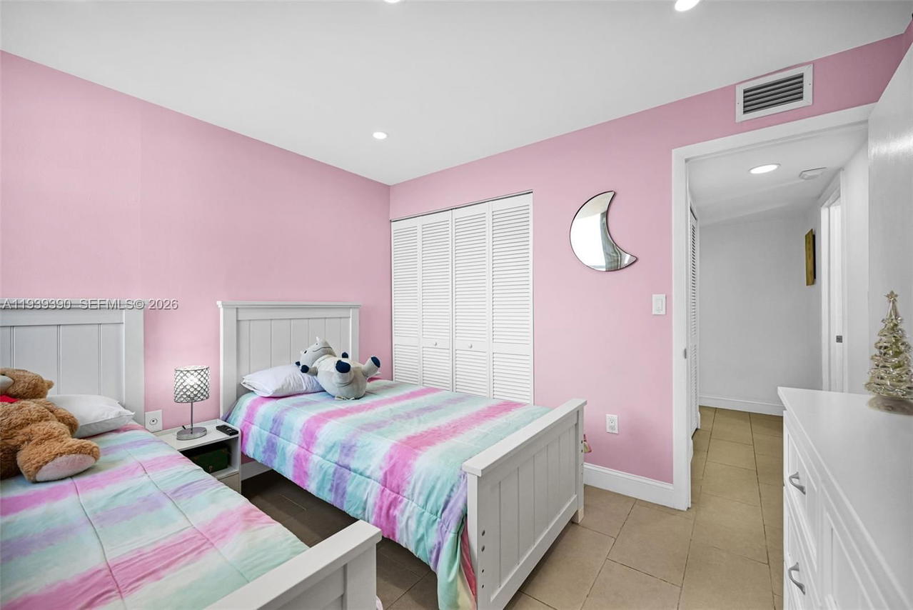 Real estate property located at 9441 4th St #309, Miami-dade, Versaille Gardens I Condo, Miami, FL