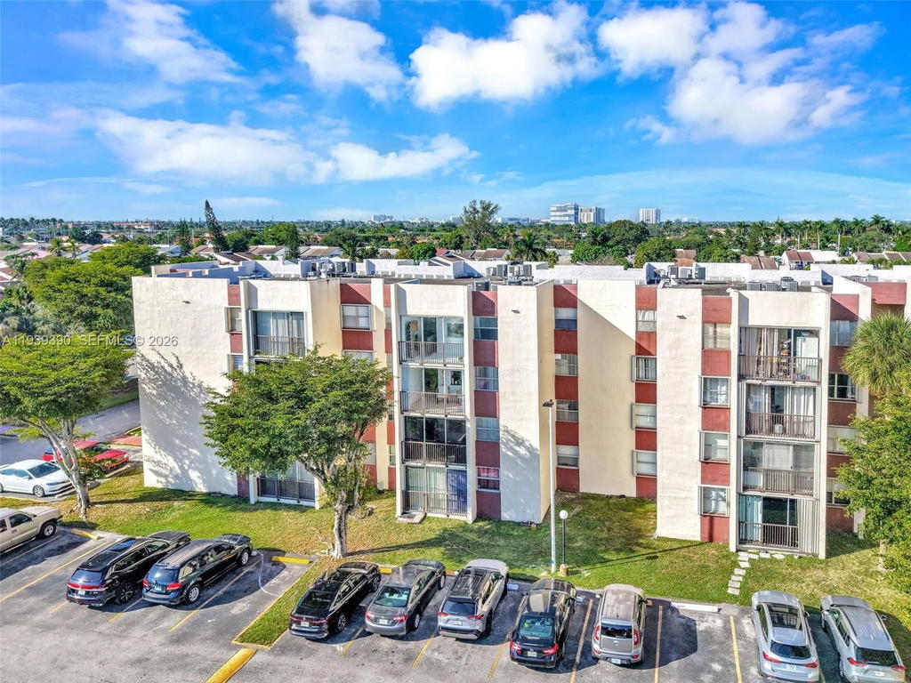 Real estate property located at 9441 4th St #309, Miami-dade, Versaille Gardens I Condo, Miami, FL