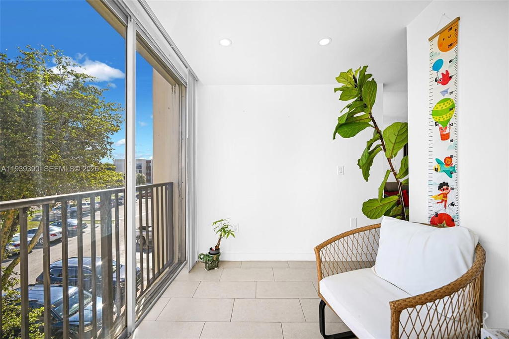 Real estate property located at 9441 4th St #309, Miami-dade, Versaille Gardens I Condo, Miami, FL