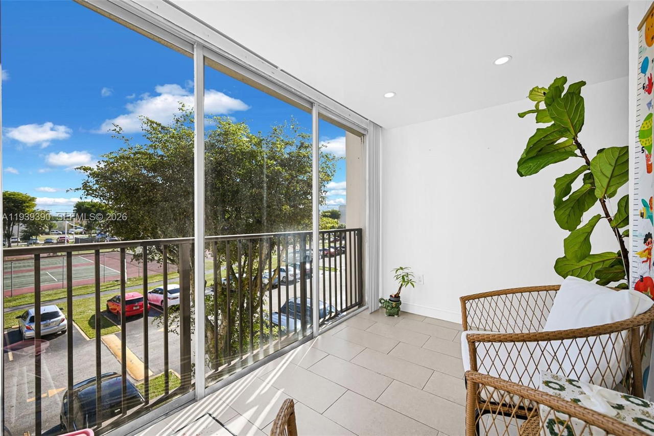Real estate property located at 9441 4th St #309, Miami-dade, Versaille Gardens I Condo, Miami, FL