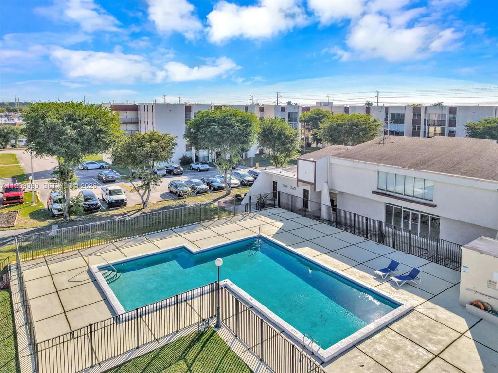 Real estate property located at 9441 4th St #309, Miami-dade, Versaille Gardens I Condo, Miami, FL