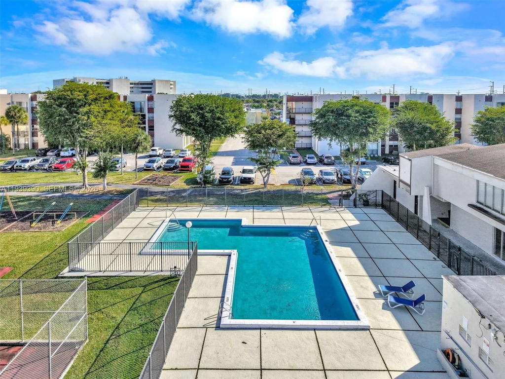 Real estate property located at 9441 4th St #309, Miami-dade, Versaille Gardens I Condo, Miami, FL