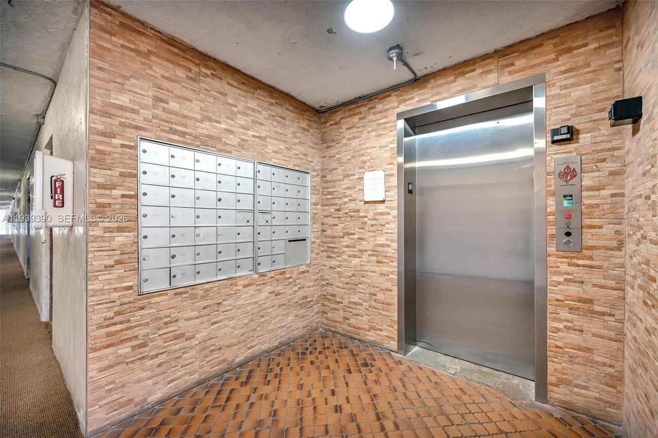 Real estate property located at 9441 4th St #309, Miami-dade, Versaille Gardens I Condo, Miami, FL