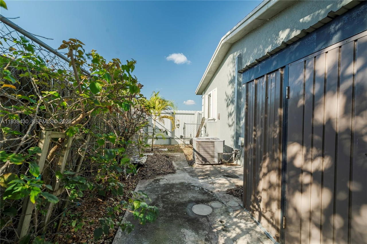 Real estate property located at 20731 32nd Pl, Miami-dade, Riverdale Estates Sec 2, Miami Gardens, FL