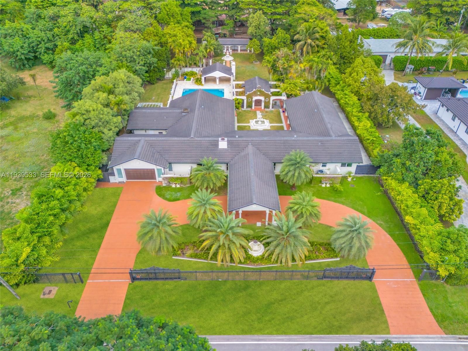 Real estate property located at 11835 47th St, Miami-dade, Bird Road Farmsites, Miami, FL