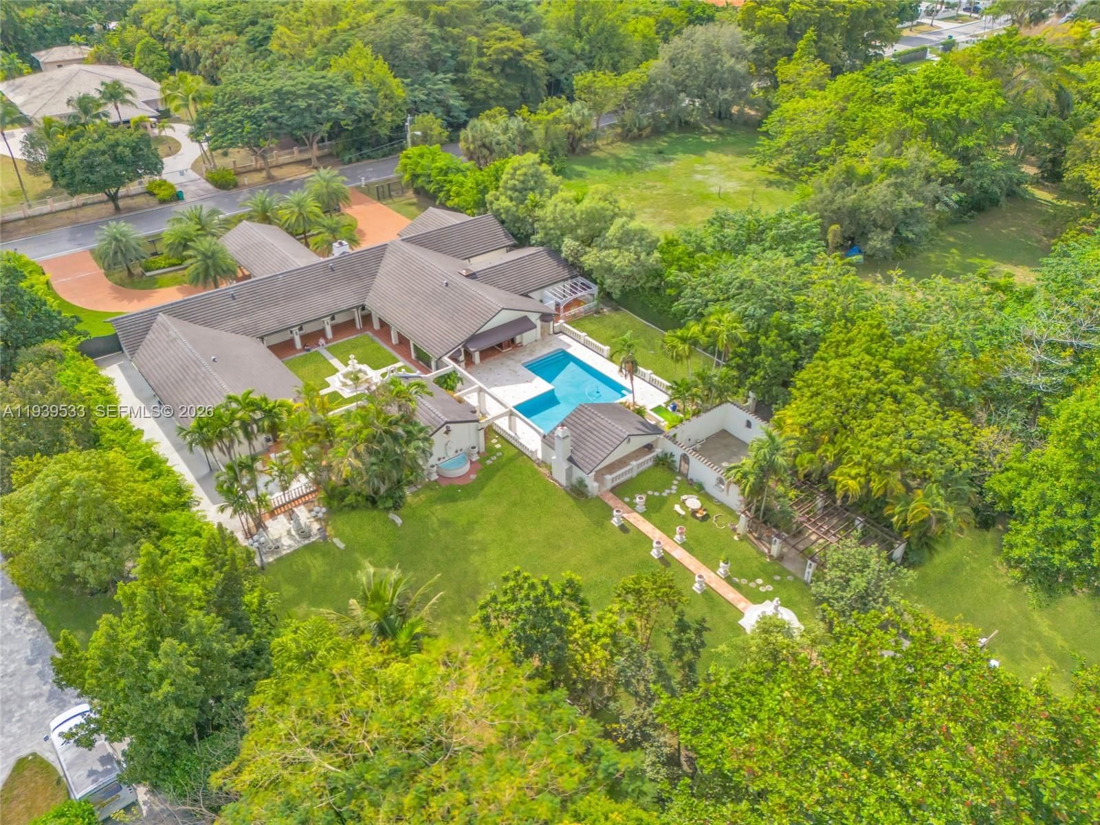 Real estate property located at 11835 47th St, Miami-dade, Bird Road Farmsites, Miami, FL
