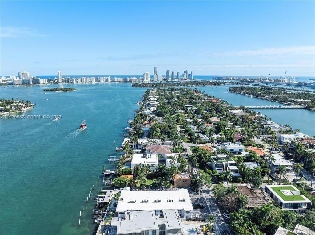 Real estate property located at 405 Hibiscus Dr #202, Miami-dade, Island Club Of South Beach, Miami Beach, FL
