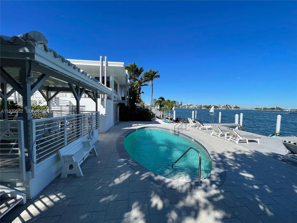 Real estate property located at 405 Hibiscus Dr #202, Miami-dade, Island Club Of South Beach, Miami Beach, FL
