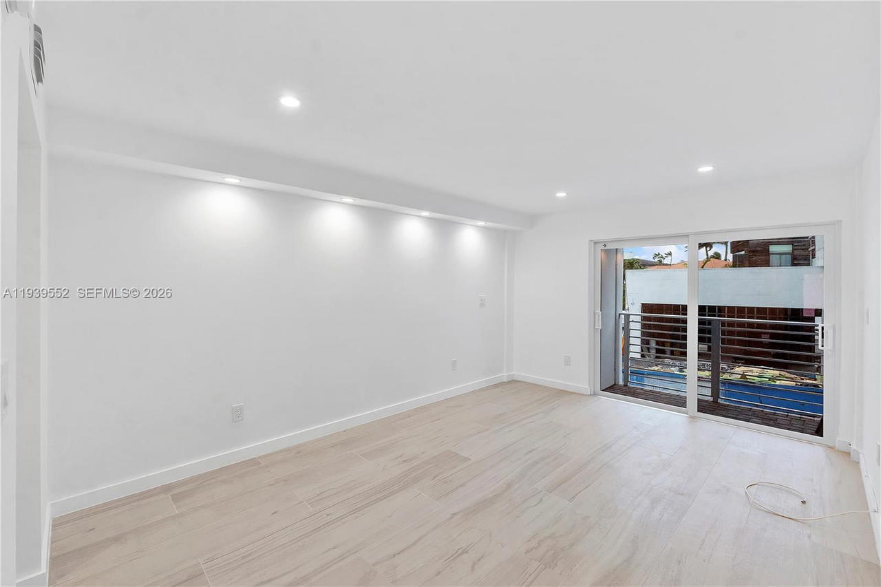 Real estate property located at 405 Hibiscus Dr #202, Miami-dade, Island Club Of South Beach, Miami Beach, FL