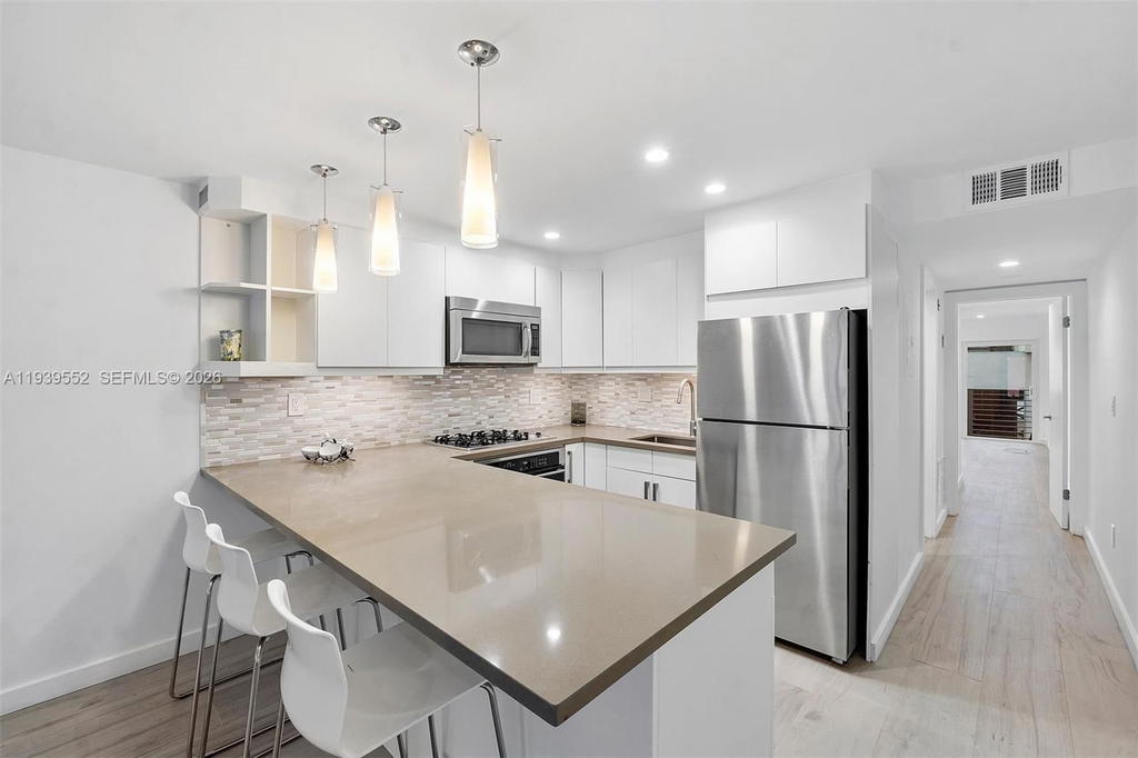 Real estate property located at 405 Hibiscus Dr #202, Miami-dade, Island Club Of South Beach, Miami Beach, FL