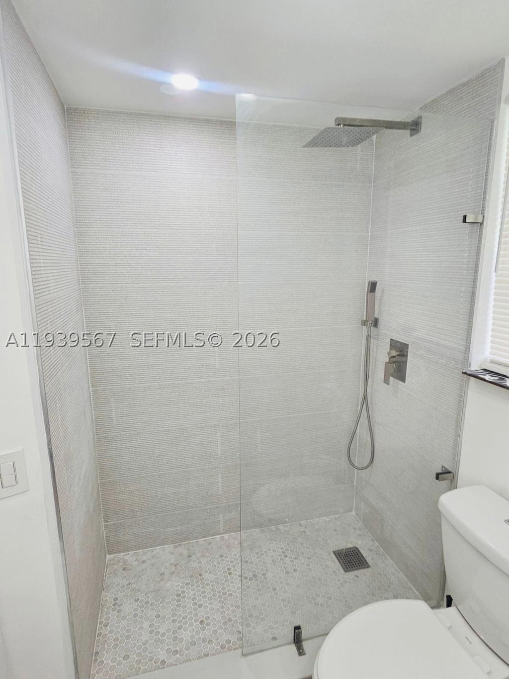Real estate property located at 18740 18th Ave #142, Miami-dade, Sky Lake Gardens No 4 Con, Miami, FL