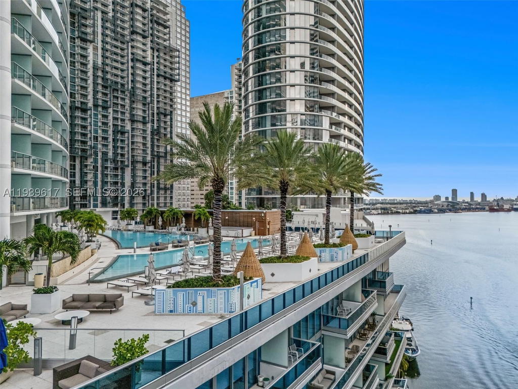 Real estate property located at 200 Biscayne Boulevard Way #4202, Miami-dade, Epic West Condo, Miami, FL