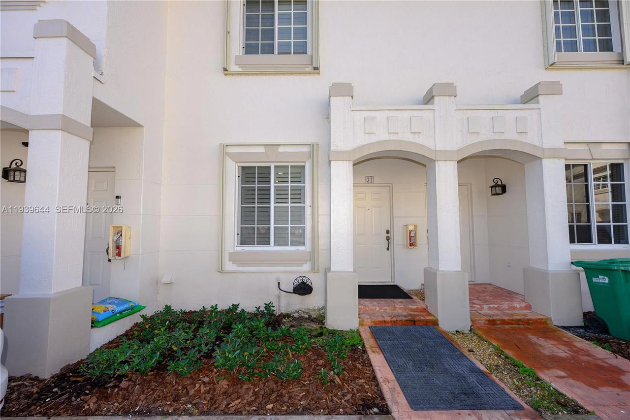 Real estate property located at 15750 92nd Ave #21C, Miami-dade, Hampton Place Condo, Palmetto Bay, FL