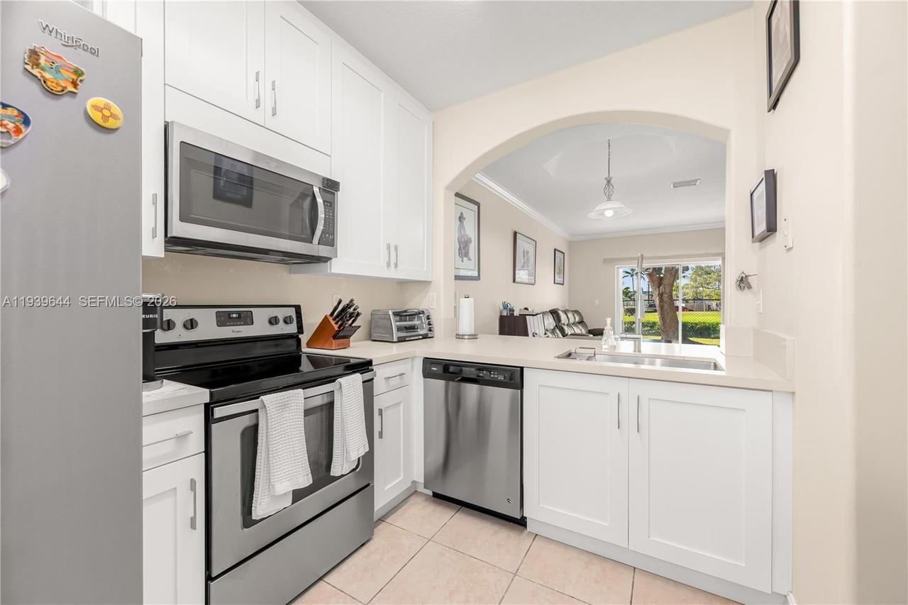 Real estate property located at 15750 92nd Ave #21C, Miami-dade, Hampton Place Condo, Palmetto Bay, FL