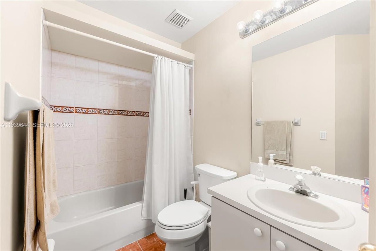 Real estate property located at 15750 92nd Ave #21C, Miami-dade, Hampton Place Condo, Palmetto Bay, FL