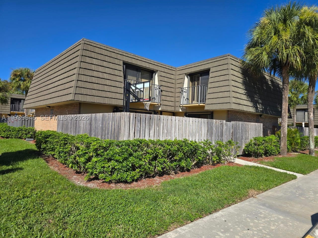 Real estate property located at 629 6th Way, Palm Beach, Village Of Sandalwood Lak, West Palm Beach, FL
