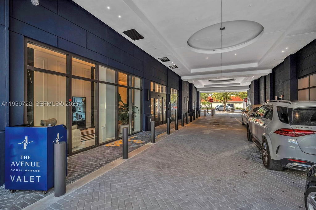 Real estate property located at 4220 Laguna St #505, Miami-dade, Coral Gables Ind Sec, Coral Gables, FL