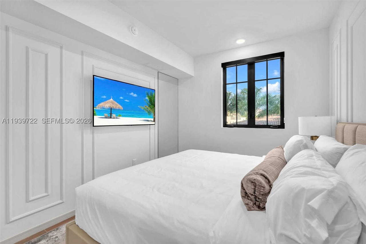 Real estate property located at 4220 Laguna St #505, Miami-dade, Coral Gables Ind Sec, Coral Gables, FL