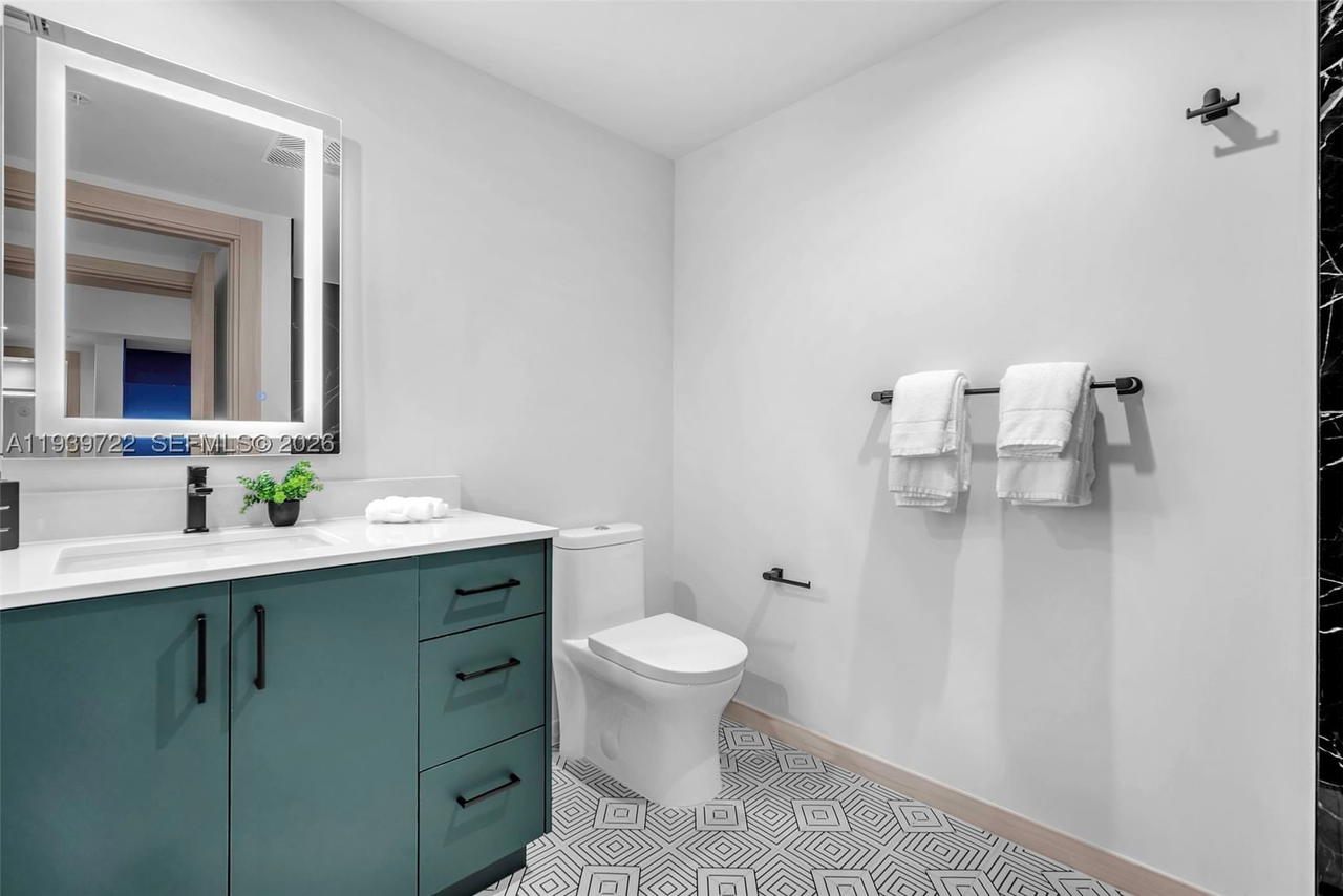 Real estate property located at 4220 Laguna St #505, Miami-dade, Coral Gables Ind Sec, Coral Gables, FL
