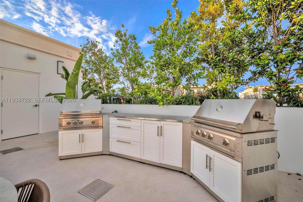 Real estate property located at 4220 Laguna St #505, Miami-dade, Coral Gables Ind Sec, Coral Gables, FL