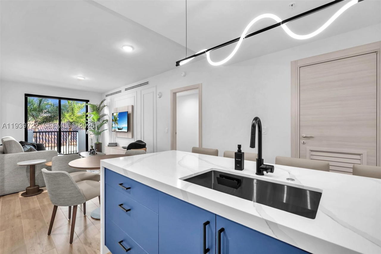 Real estate property located at 4220 Laguna St #505, Miami-dade, Coral Gables Ind Sec, Coral Gables, FL