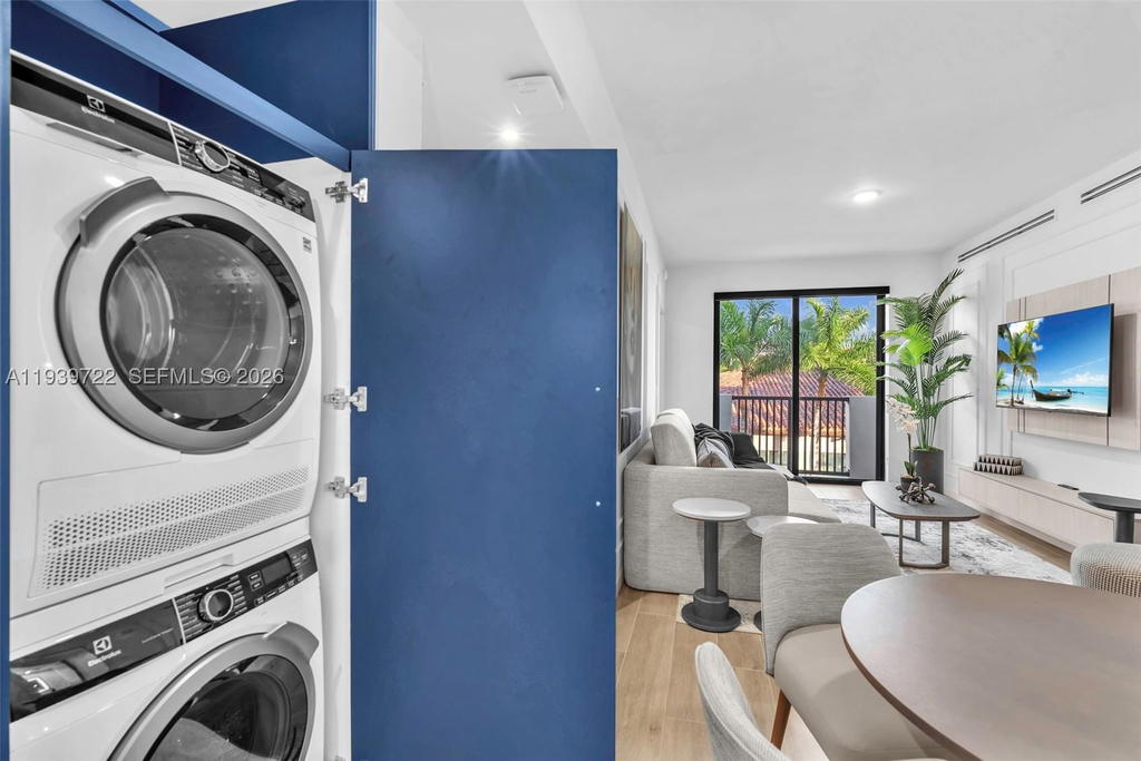 Real estate property located at 4220 Laguna St #505, Miami-dade, Coral Gables Ind Sec, Coral Gables, FL