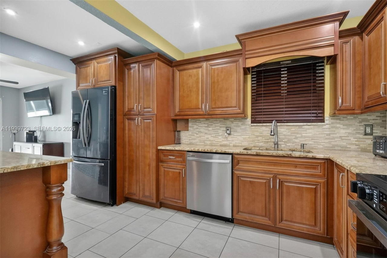 Real estate property located at 2410 Gulfstream Dr, Broward, Miramar Sec 8, Miramar, FL