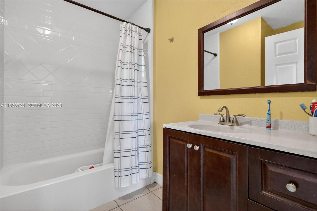 Real estate property located at 2410 Gulfstream Dr, Broward, Miramar Sec 8, Miramar, FL