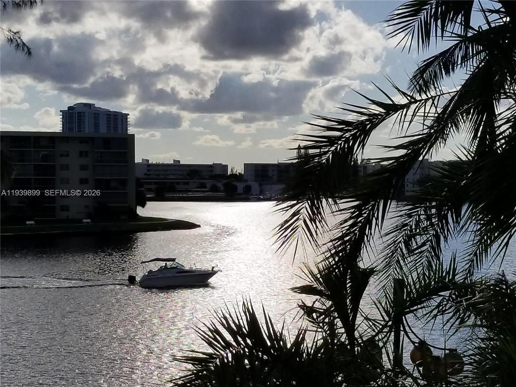 Real estate property located at 18151 31st Ct #307, Miami-dade, The Clipper At Bisc Cove, Aventura, FL